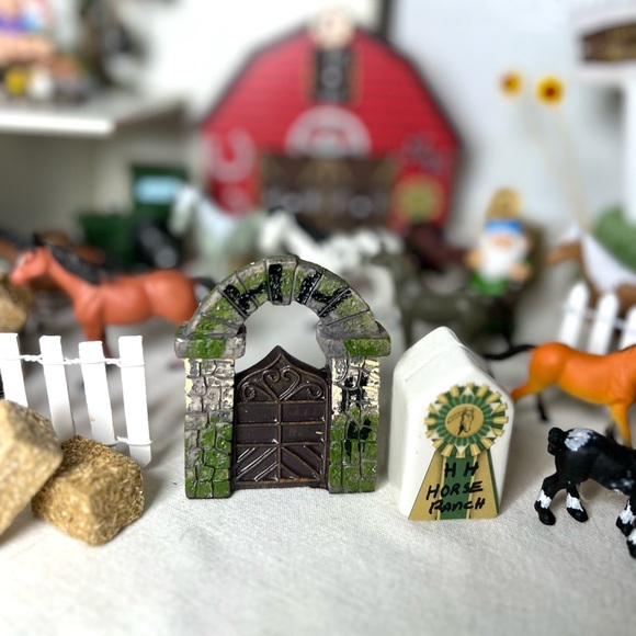 DOUBLE H HORSE RANCH FAIRY GARDEN GIFT SET - Picture 10 of 15
